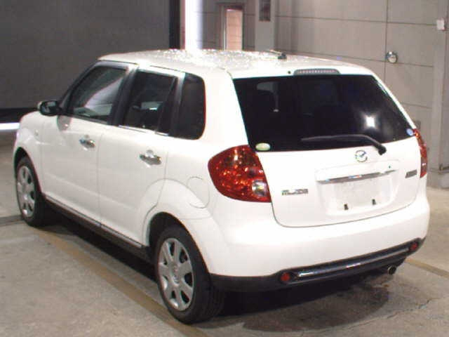 MAZDA VERISA 2010