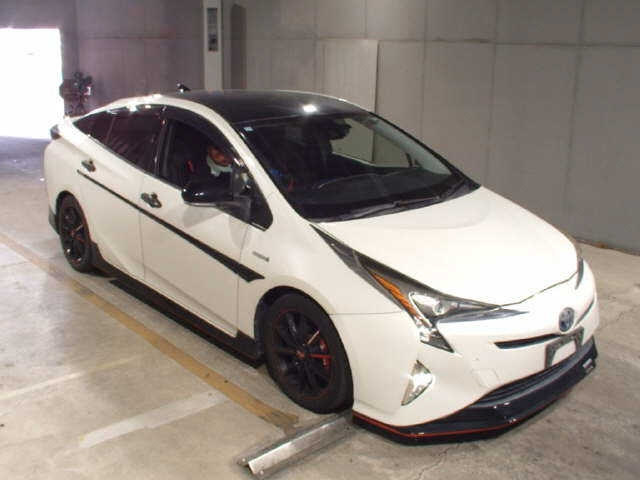 TOYOTA PRIUS 2016