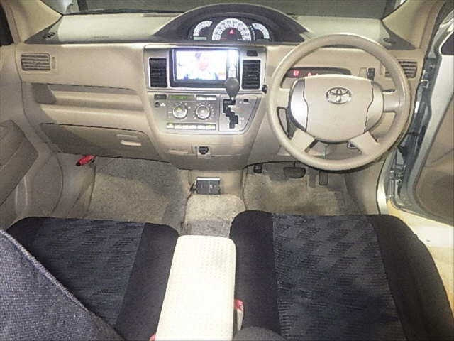 TOYOTA RAUM 2011
