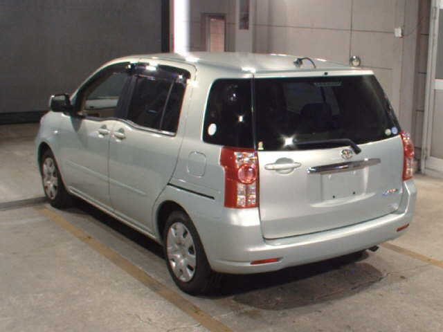 TOYOTA RAUM 2011