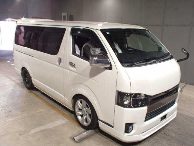 TOYOTA HIACE VAN 2017