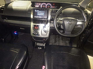 TOYOTA VOXY 2013