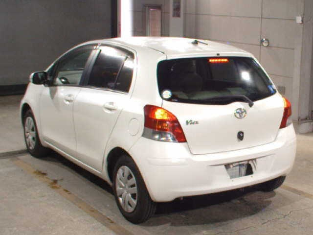 TOYOTA VITZ 2011