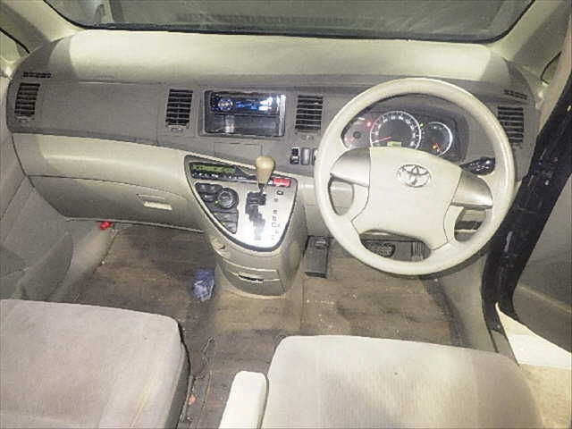 TOYOTA ISIS 2009