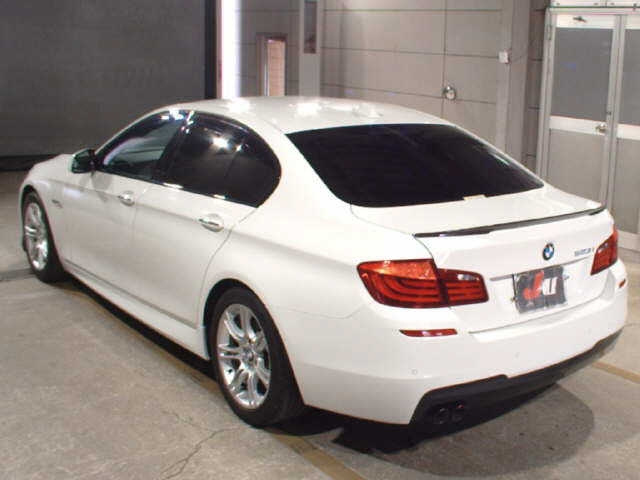 BMW 5 SERIES 2011