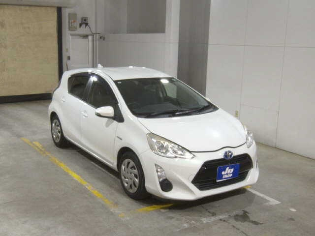 TOYOTA AQUA 2015