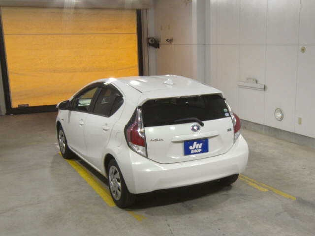 TOYOTA AQUA 2015