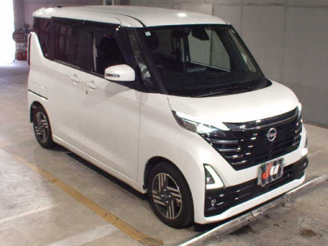 NISSAN ROOX 2024