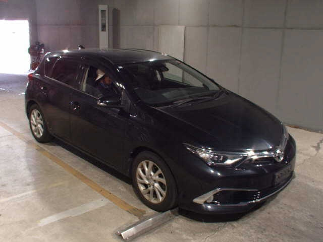 TOYOTA AURIS 2016