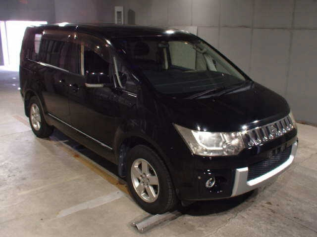 MITSUBISHI DELICA D5 2013