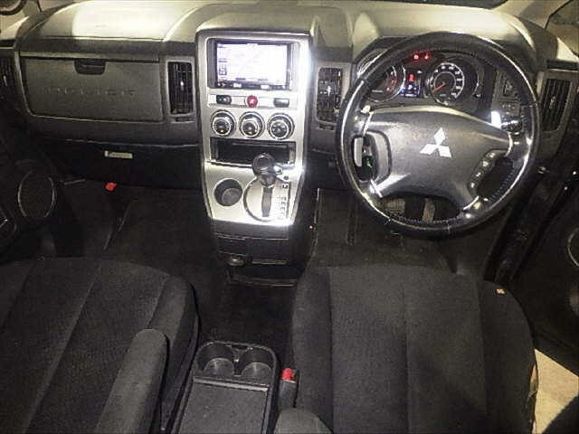 MITSUBISHI DELICA D5 2013