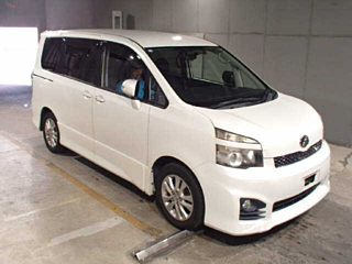 TOYOTA VOXY 2010