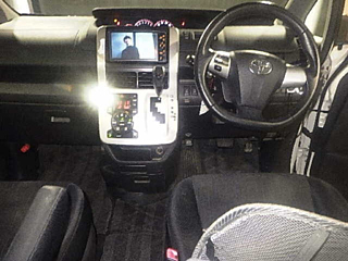 TOYOTA VOXY 2010