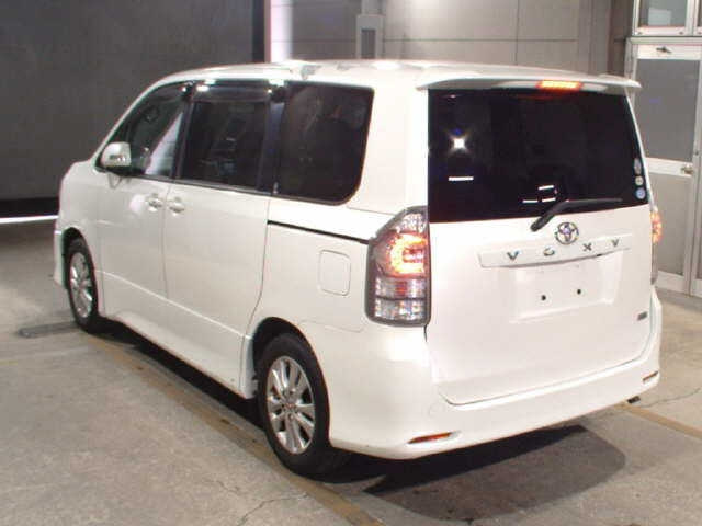TOYOTA VOXY 2010