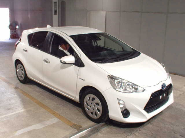 TOYOTA AQUA 2016