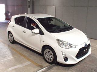 TOYOTA AQUA 2016