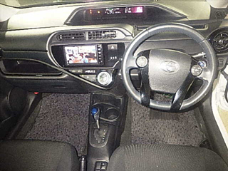 TOYOTA AQUA 2016