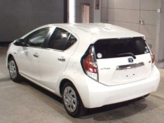 TOYOTA AQUA 2016