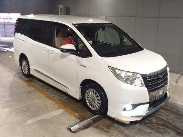 TOYOTA NOAH 2014