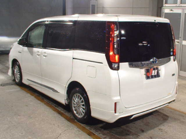 TOYOTA NOAH 2014
