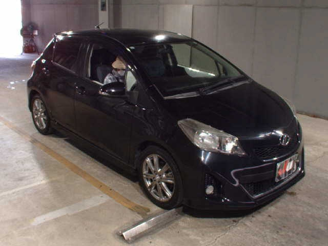 TOYOTA VITZ 2011
