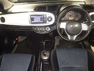TOYOTA VITZ 2011