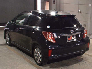 TOYOTA VITZ 2011