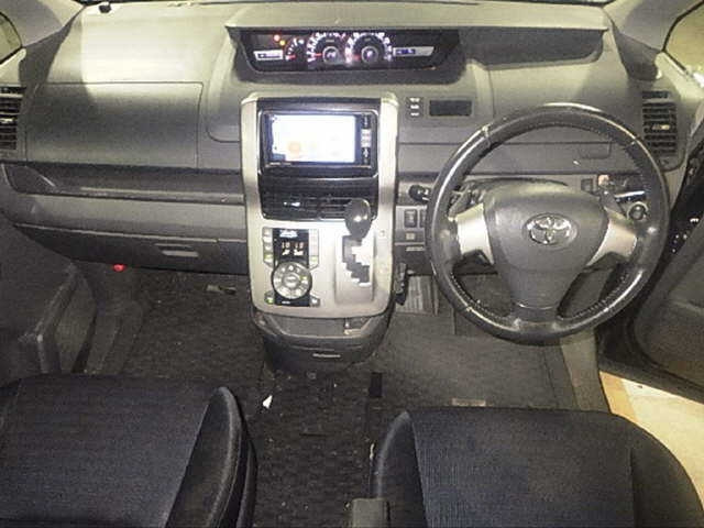 TOYOTA VOXY 2008