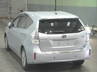 TOYOTA PRIUS ALPHA 2011