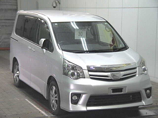 TOYOTA NOAH 2013