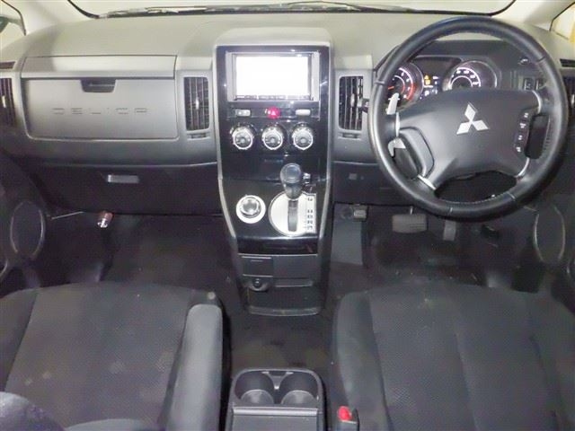 MITSUBISHI DELICA D5 2013