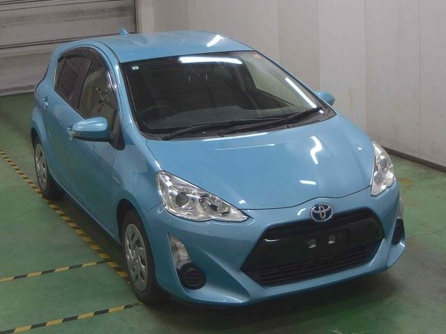 TOYOTA AQUA 2017