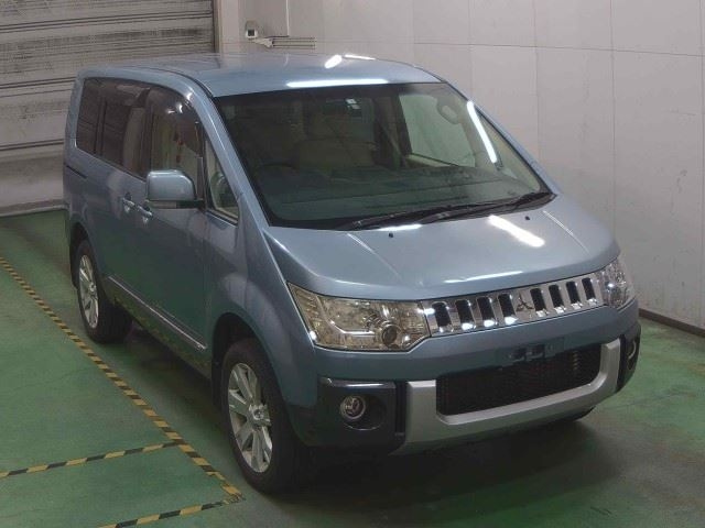 MITSUBISHI DELICA D5 2010