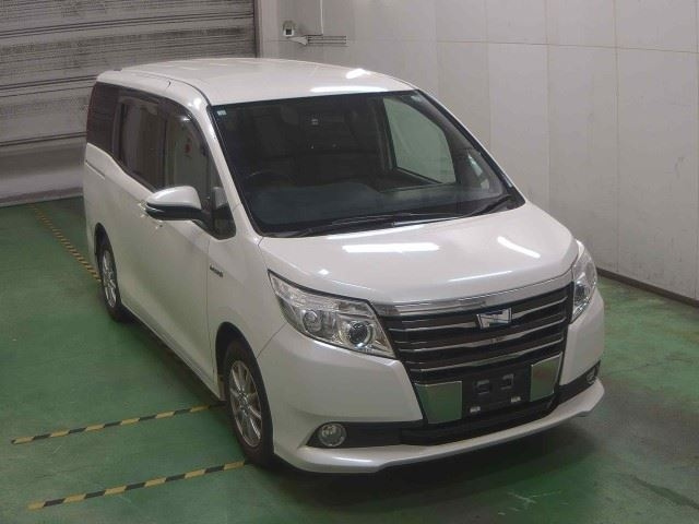 TOYOTA NOAH 2014
