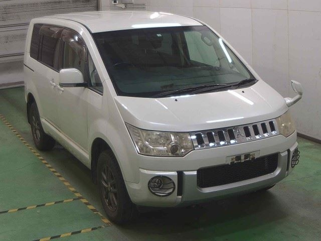 MITSUBISHI DELICA D5 2010
