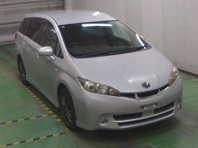 TOYOTA WISH 2010