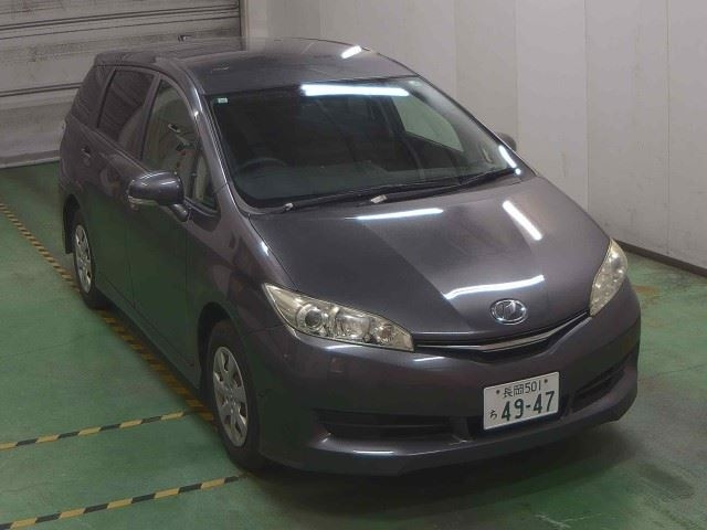 TOYOTA WISH 2013