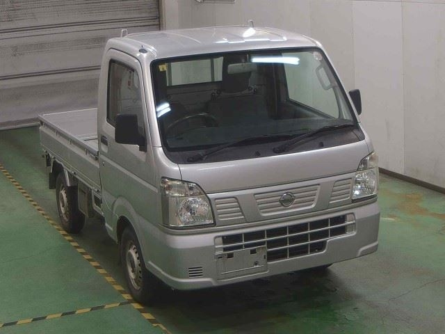NISSAN CLIPPER TRUCK 2015