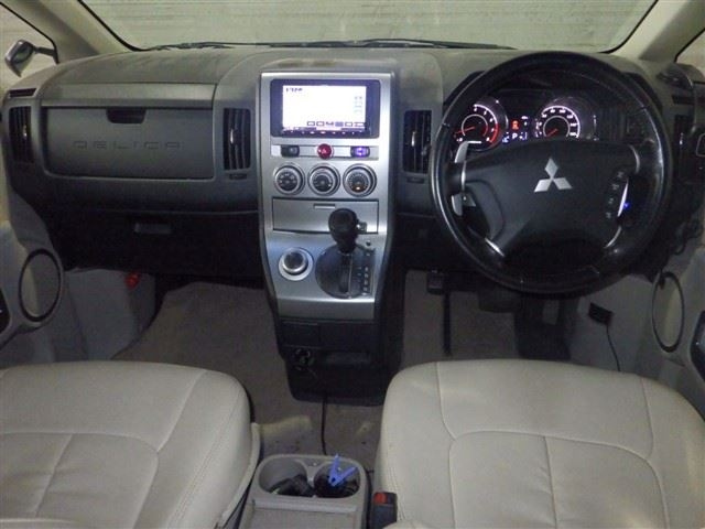 MITSUBISHI DELICA D5 2010