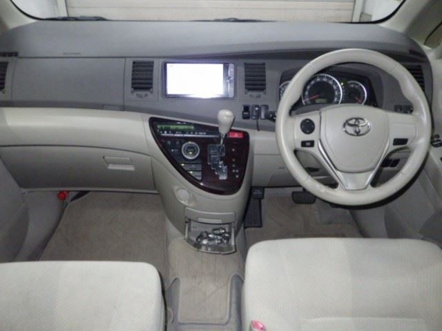 TOYOTA ISIS 2014