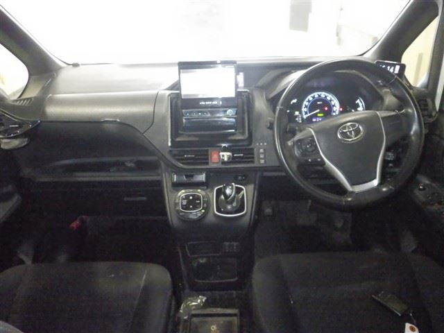 TOYOTA NOAH 2014
