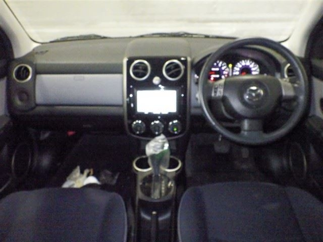MAZDA VERISA 2011