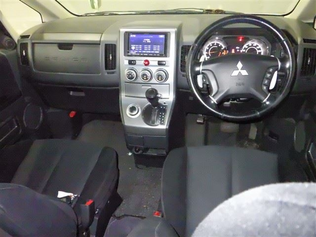 MITSUBISHI DELICA D5 2010
