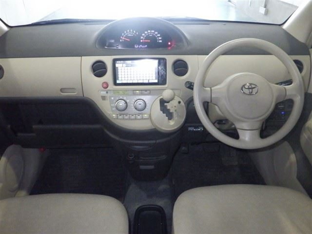 TOYOTA SIENTA 2010