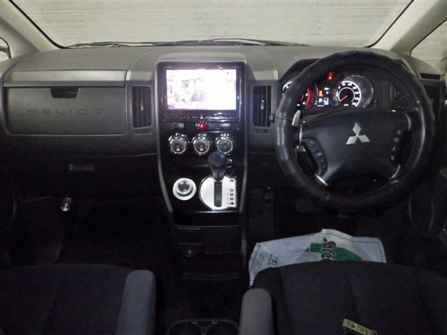 MITSUBISHI DELICA D5 2015