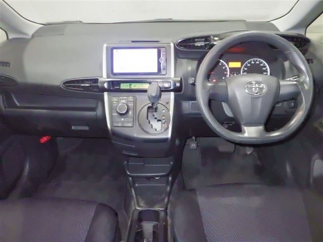 TOYOTA WISH 2013