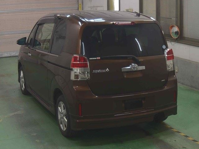 TOYOTA SPADE 2013