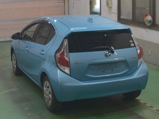 TOYOTA AQUA 2017