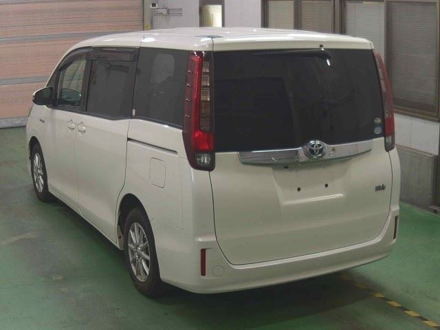 TOYOTA NOAH 2014