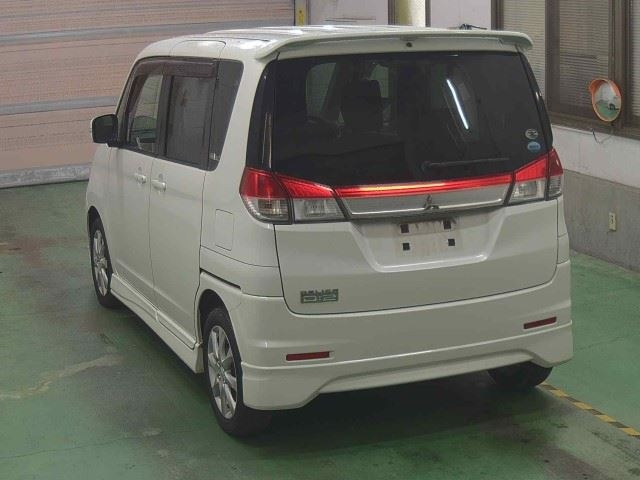 MITSUBISHI DELICA D2 2012